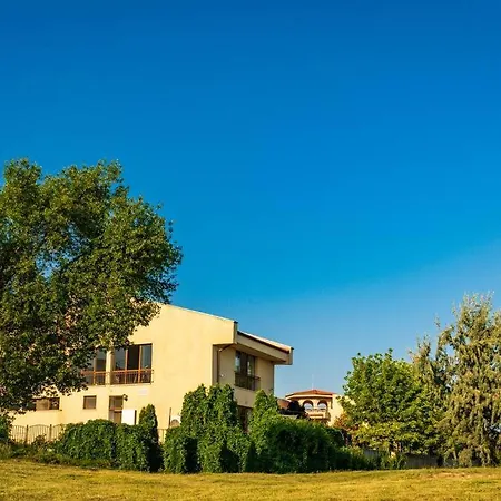 3 Bedroom Seaview /ground Floor/