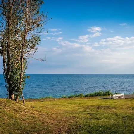 3 Bedroom Seaview /ground Floor/ *