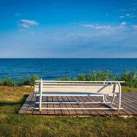 3 Bedroom Seaview /ground Floor/ Apartment