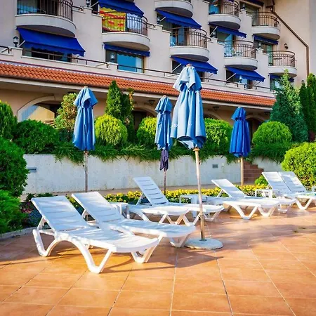 3 Bedroom Seaview /ground Floor/ Apartment