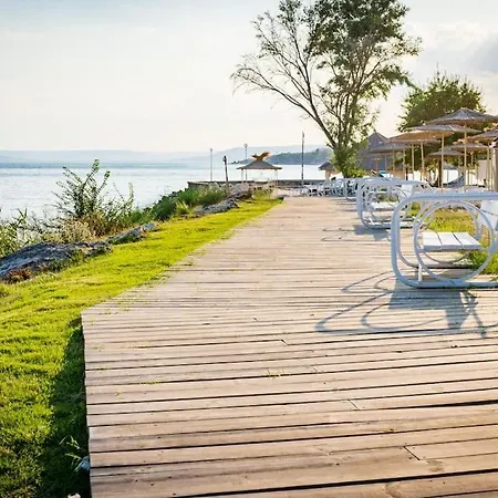 3 Bedroom Seaview /ground Floor/ *