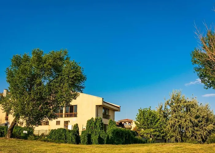 3 Bedroom Seaview /ground Floor/