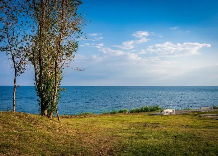 3 Bedroom Seaview /ground Floor/ *