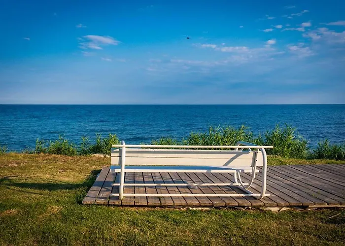 3 Bedroom Seaview /ground Floor/ 公寓