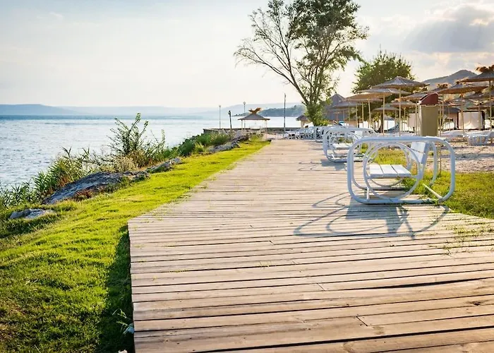 3 Bedroom Seaview /ground Floor/ *