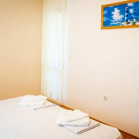 3 Bedroom Seaview /ground Floor/ アパート