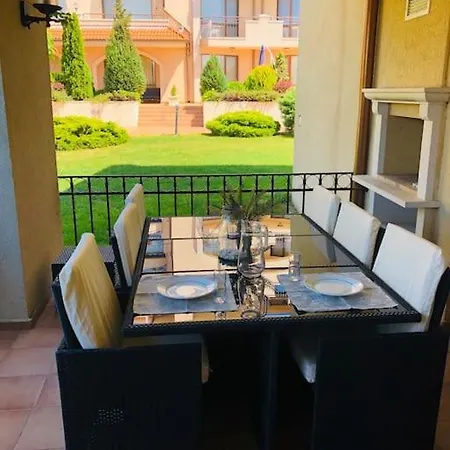 Spacious 3BR Seaview apartment - 50m to Beach Topola