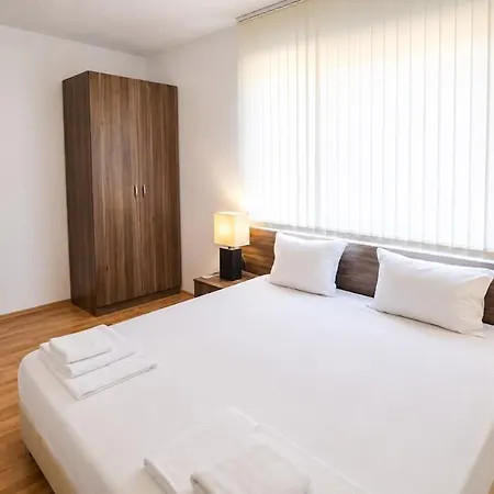 Spacious 3BR Seaview apartment - 50m to Beach Apartamento *