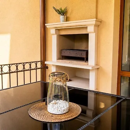 Apartamento Spacious 3BR Seaview apartment - 50m to Beach *