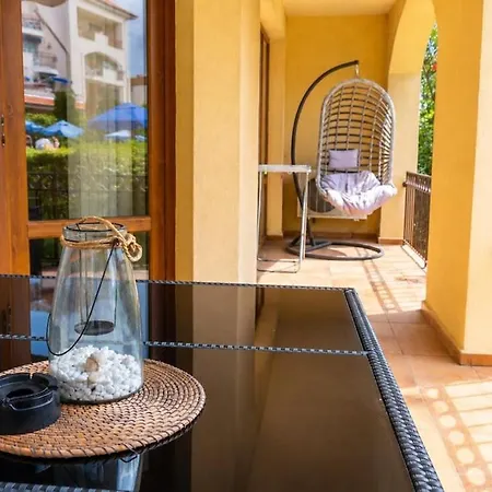 Apartamento Spacious 3BR Seaview apartment - 50m to Beach *