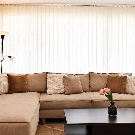 Spacious 3BR Seaview apartment - 50m to Beach Apartamento *