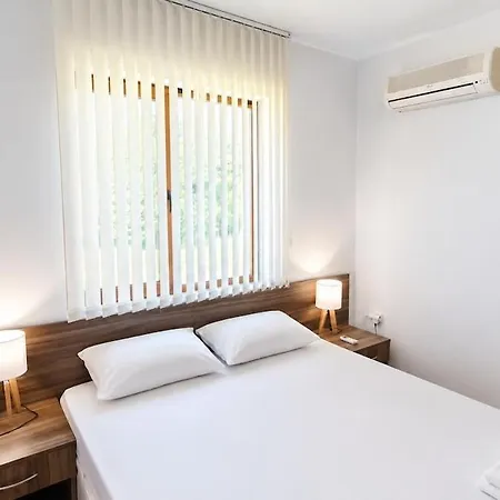 Spacious 3BR Seaview apartment - 50m to Beach * Topola