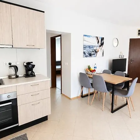 Spacious 3BR Seaview apartment - 50m to Beach Apartamento *
