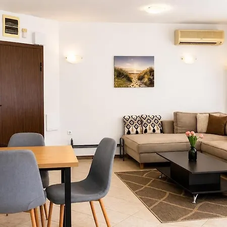 Apartamento Spacious 3BR Seaview apartment - 50m to Beach *