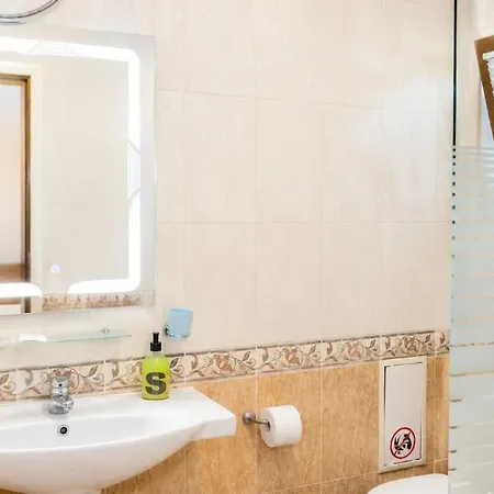 Spacious 3BR Seaview apartment - 50m to Beach Apartamento Topola