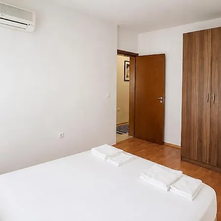 Spacious 3BR Seaview apartment - 50m to Beach Topola