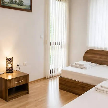 Spacious 3BR Seaview apartment - 50m to Beach * Topola