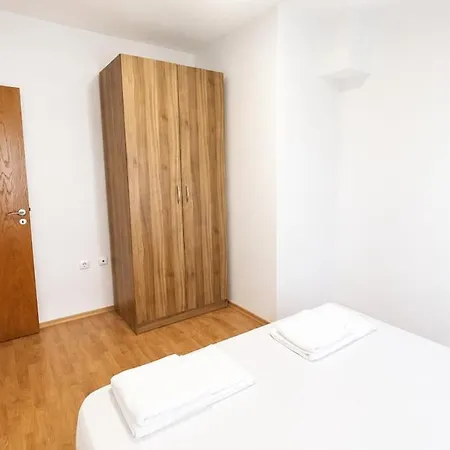 Spacious 3BR Seaview apartment - 50m to Beach