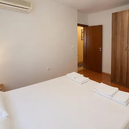 Apartamento Spacious 3BR Seaview apartment - 50m to Beach *
