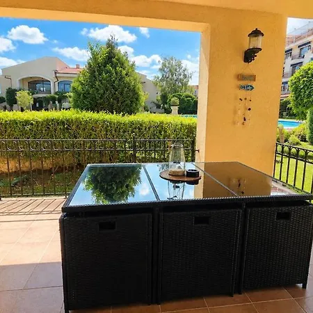 Apartamento Spacious 3BR Seaview apartment - 50m to Beach *