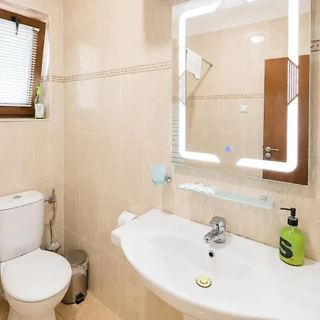 Spacious 3BR Seaview apartment - 50m to Beach Apartamento
