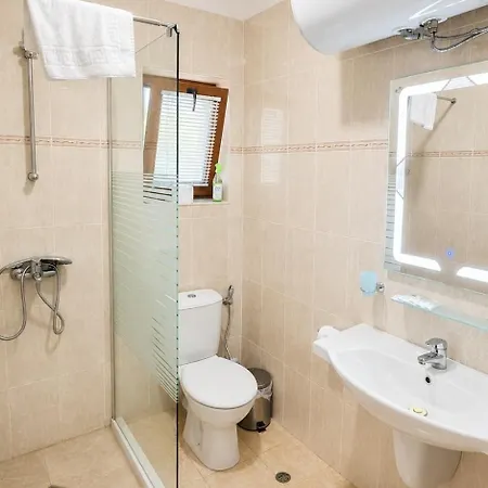 Spacious 3BR Seaview apartment - 50m to Beach Topola